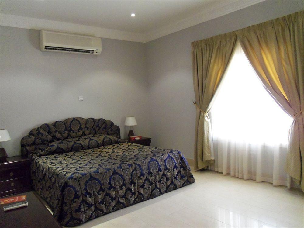 รอยัล เรสซิเดนซ์ โฮเทล อพาร์ตเมนต์ Hotel อุมม์อัลไกไวน์ ภายนอก รูปภาพ