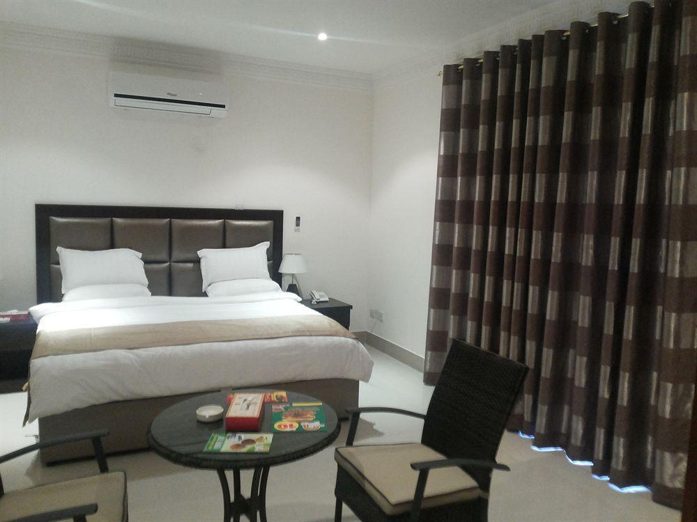 รอยัล เรสซิเดนซ์ โฮเทล อพาร์ตเมนต์ Hotel อุมม์อัลไกไวน์ ภายนอก รูปภาพ