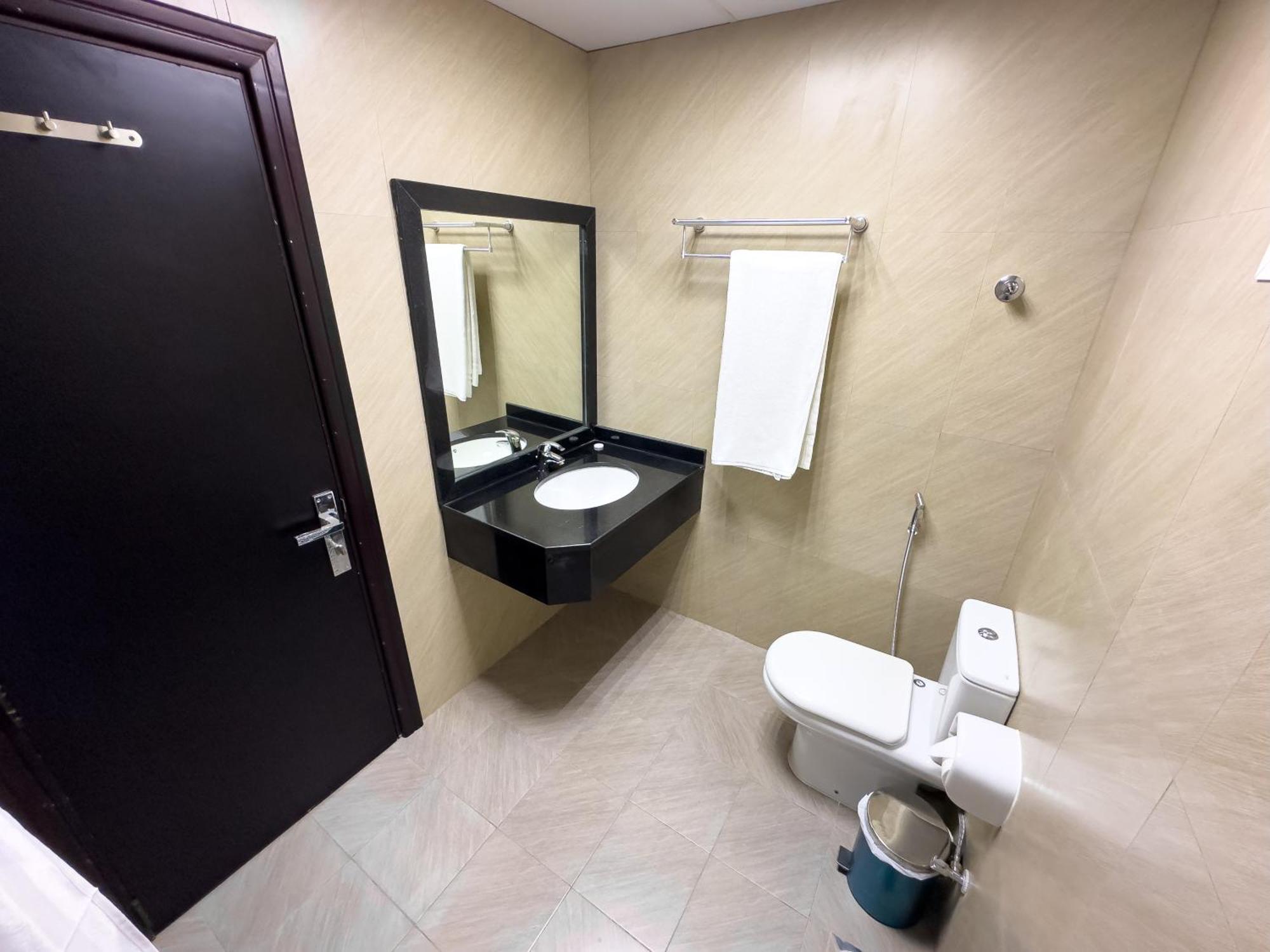 รอยัล เรสซิเดนซ์ โฮเทล อพาร์ตเมนต์ Hotel อุมม์อัลไกไวน์ ภายนอก รูปภาพ