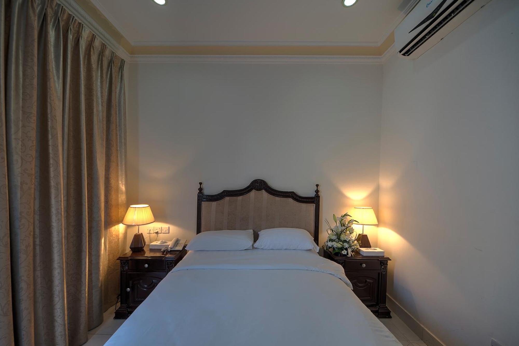 รอยัล เรสซิเดนซ์ โฮเทล อพาร์ตเมนต์ Hotel อุมม์อัลไกไวน์ ภายนอก รูปภาพ
