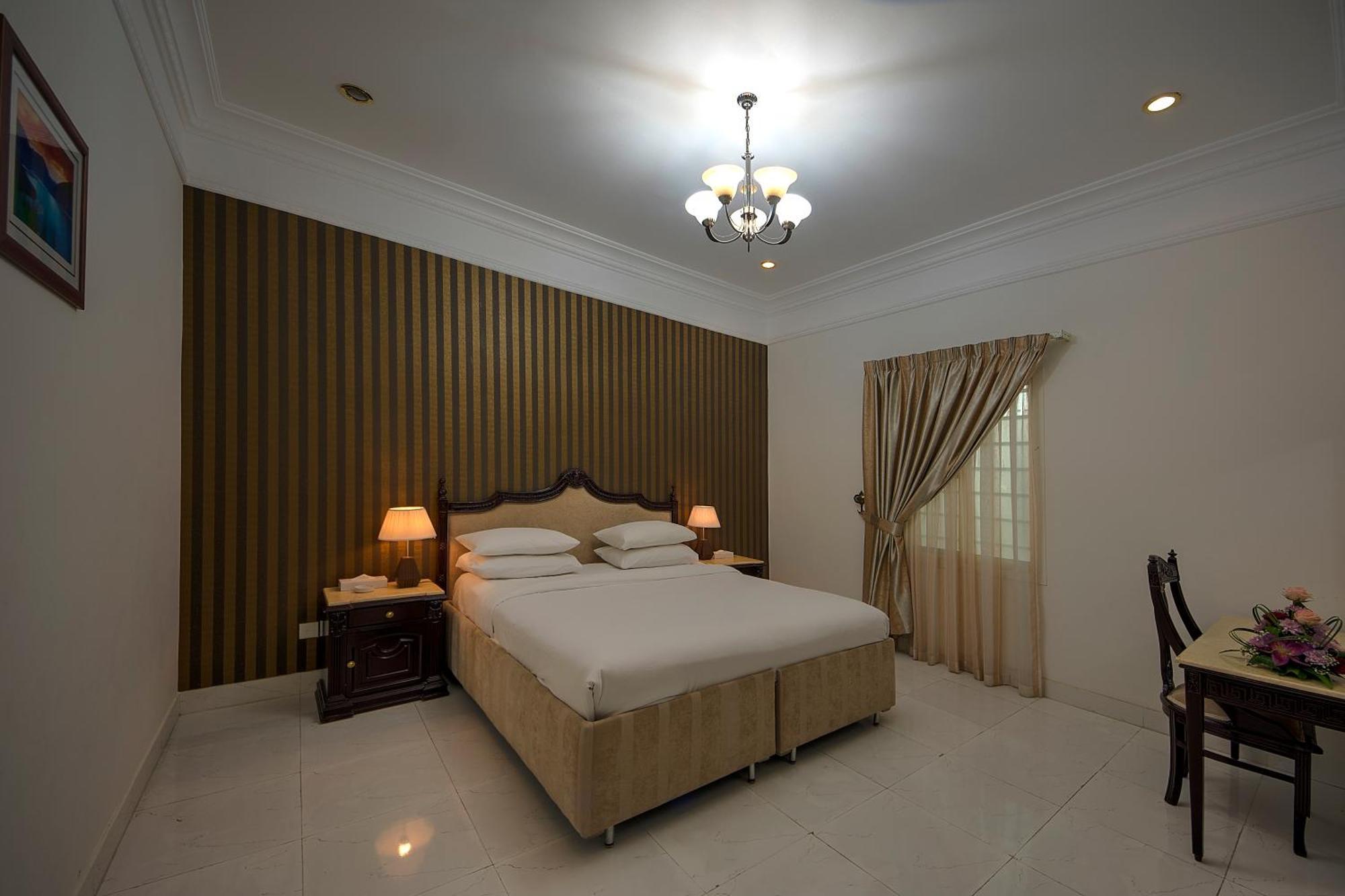 รอยัล เรสซิเดนซ์ โฮเทล อพาร์ตเมนต์ Hotel อุมม์อัลไกไวน์ ภายนอก รูปภาพ