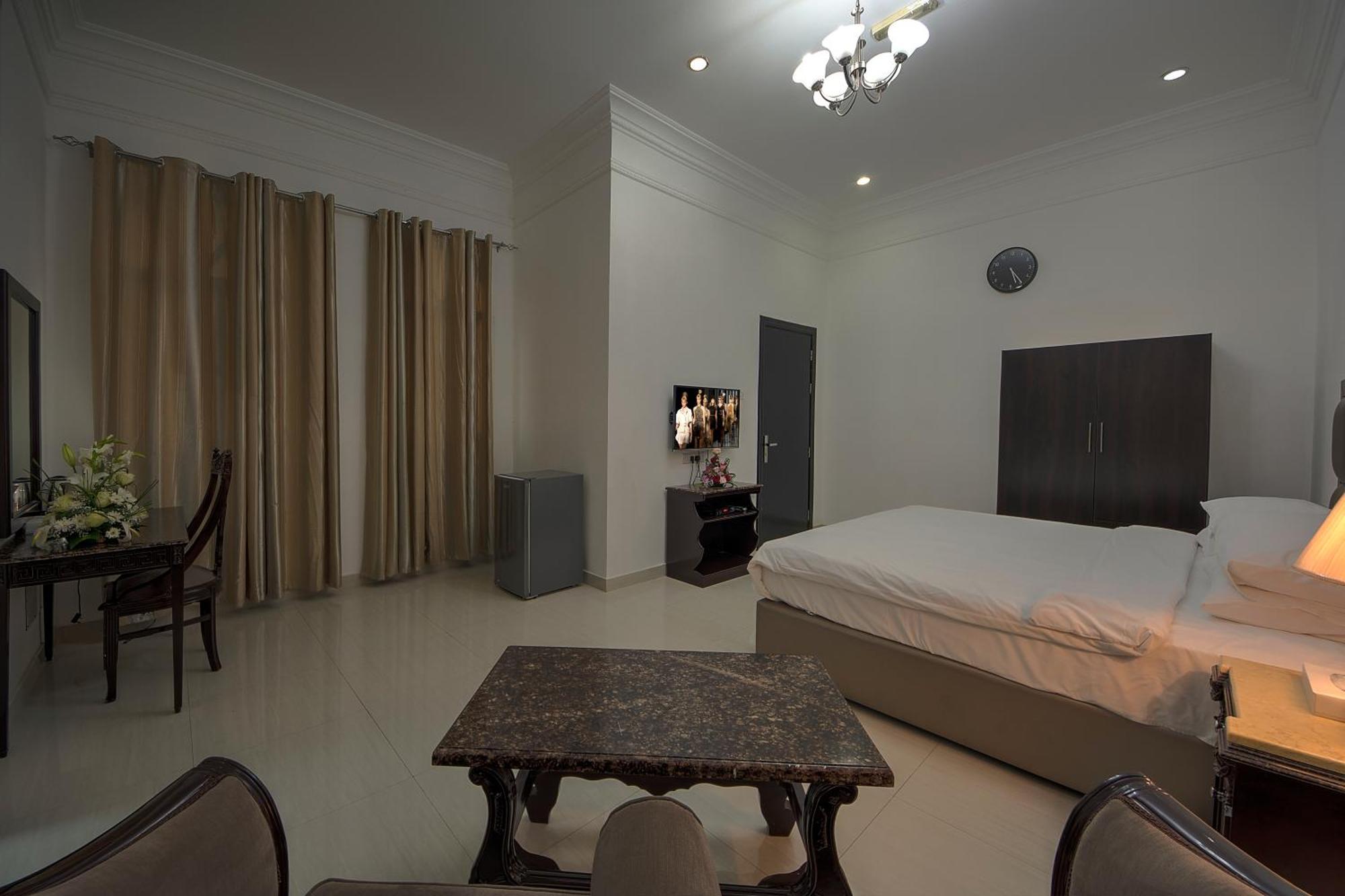 รอยัล เรสซิเดนซ์ โฮเทล อพาร์ตเมนต์ Hotel อุมม์อัลไกไวน์ ภายนอก รูปภาพ
