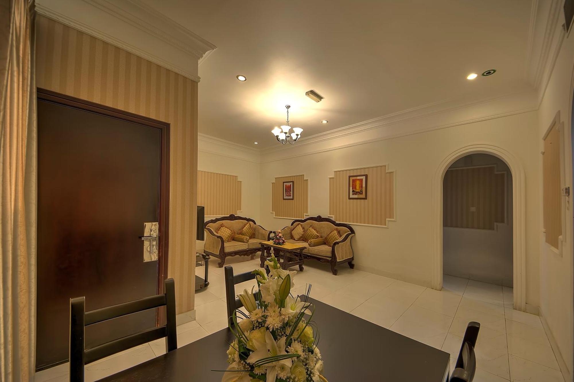 รอยัล เรสซิเดนซ์ โฮเทล อพาร์ตเมนต์ Hotel อุมม์อัลไกไวน์ ภายนอก รูปภาพ