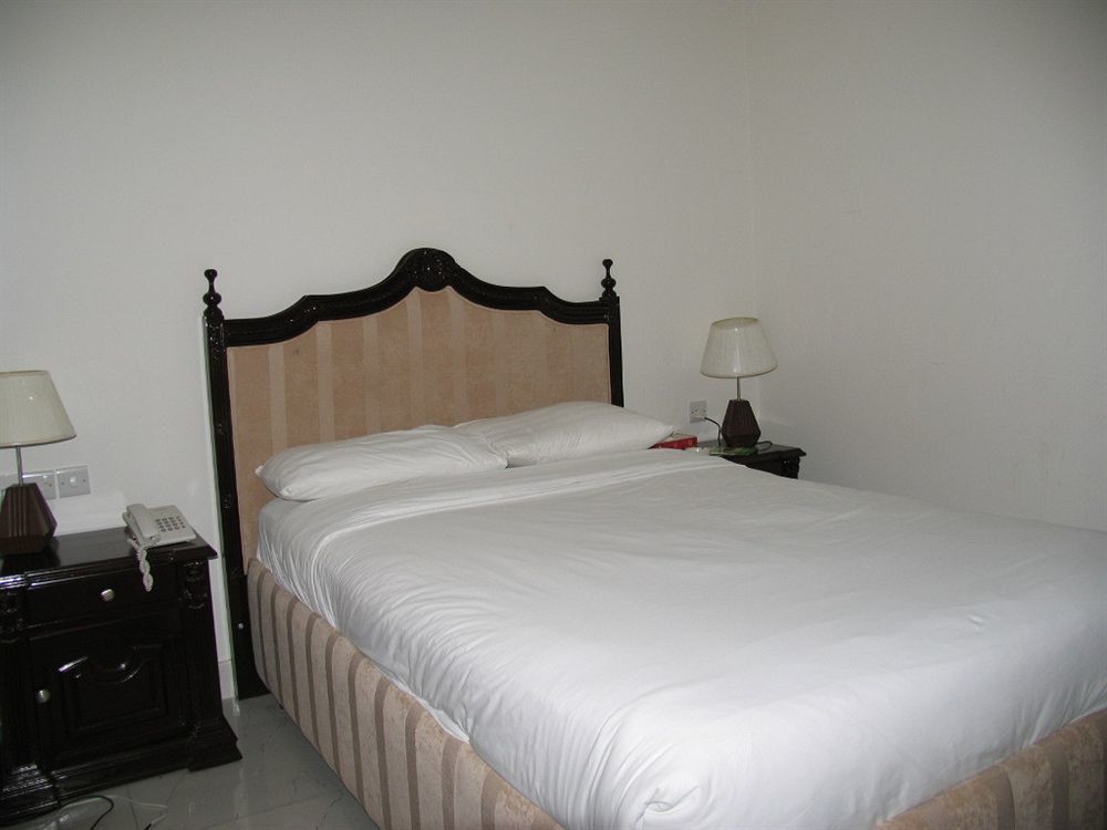 รอยัล เรสซิเดนซ์ โฮเทล อพาร์ตเมนต์ Hotel อุมม์อัลไกไวน์ ภายนอก รูปภาพ