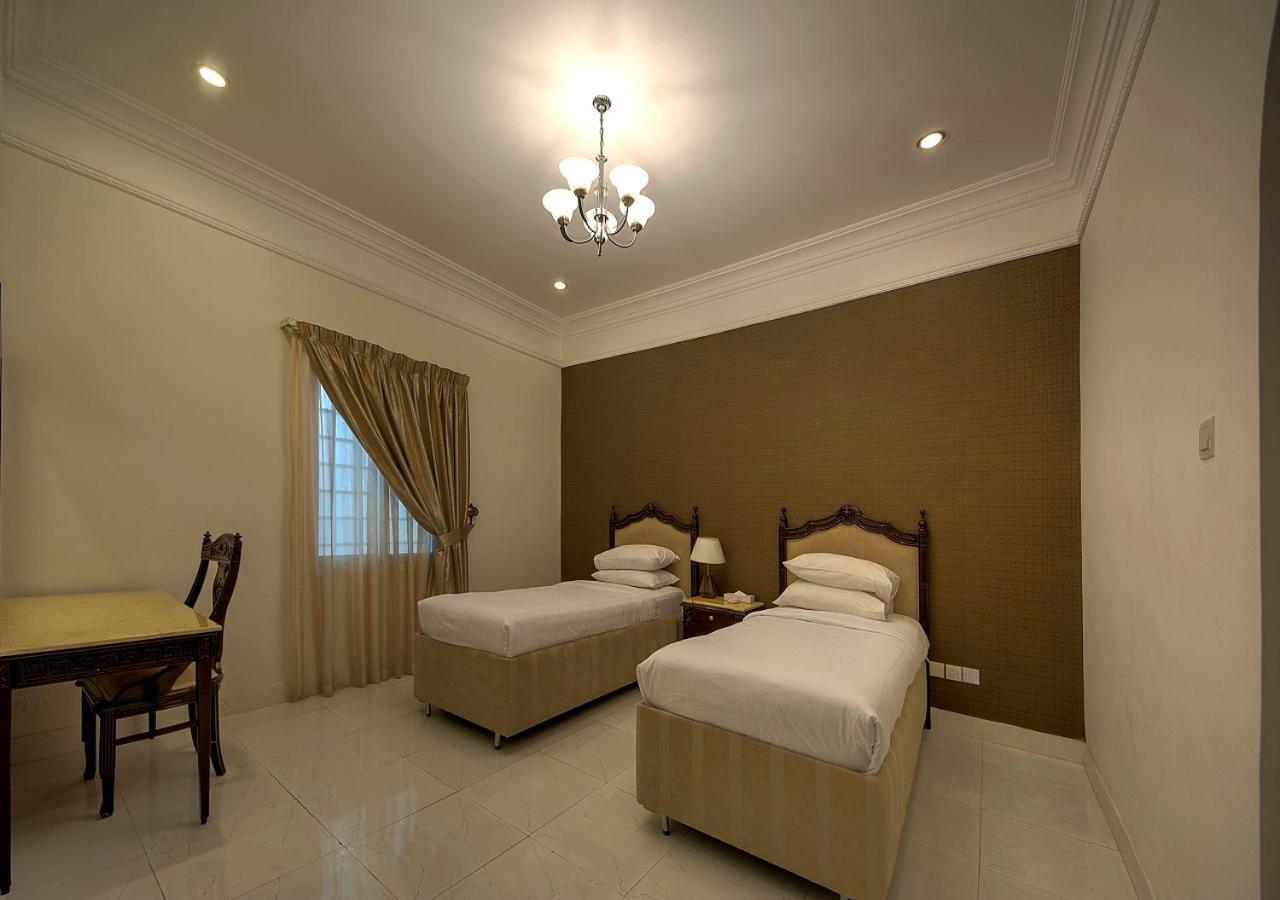 รอยัล เรสซิเดนซ์ โฮเทล อพาร์ตเมนต์ Hotel อุมม์อัลไกไวน์ ภายนอก รูปภาพ