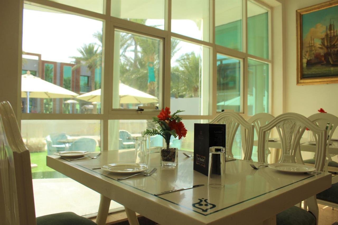 รอยัล เรสซิเดนซ์ โฮเทล อพาร์ตเมนต์ Hotel อุมม์อัลไกไวน์ ภายนอก รูปภาพ